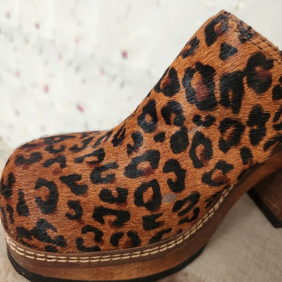 Leopard Print Platform Clogs - Picture 6 of 13